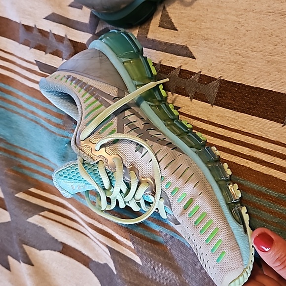 ASICS running shoes - Picture 3 of 4